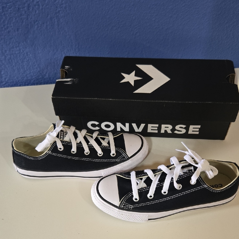Converse Classic Black White Sneakers  Chuck Taylor All Star Low Size 2 Kids Nwb